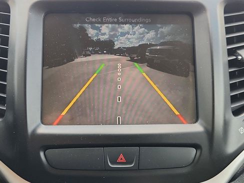 Used 2015 Jeep Cherokee Limited AWD/4WD image 15