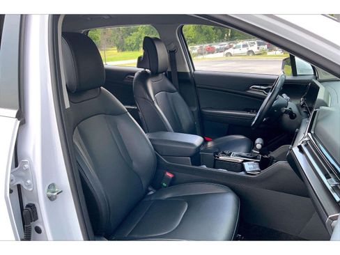 Used 2024 Kia Sportage EX FWD image 7