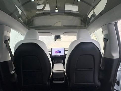 Used 2024 Tesla Model Y 2WD image 29
