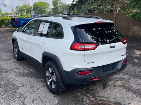 Used 2016 Jeep Cherokee Trailhawk w/ Leather Interior Group AWD/4WD image 2