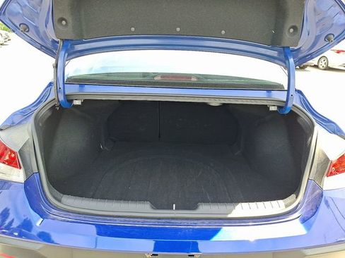 Certified 2025 Hyundai Elantra Limited FWD image 28