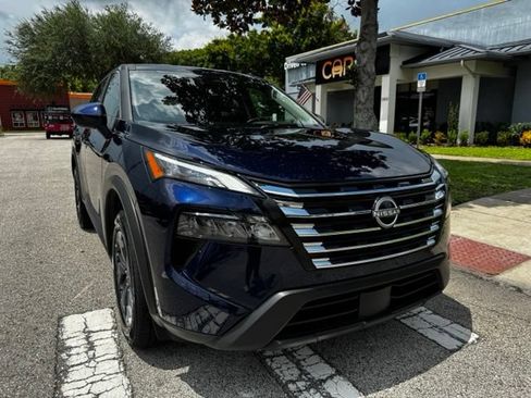 Used 2026 Nissan Rogue SV FWD image 2