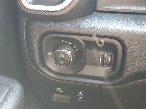 Used 2020 RAM 1500 Big Horn AWD/4WD image 19