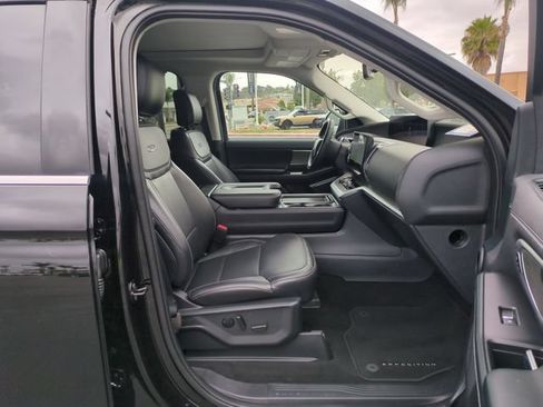 Used 2025 Ford Expedition Platinum AWD/4WD image 31
