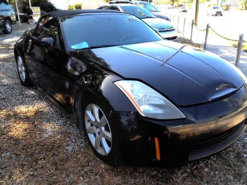 Used 2005 Nissan 350Z Touring RWD image 2