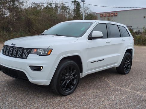 Used 2019 Jeep Grand Cherokee Altitude image 1