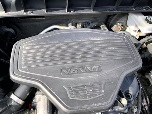 Used 2017 Cadillac XT5 Platinum w/ Driver Assist Package image 32