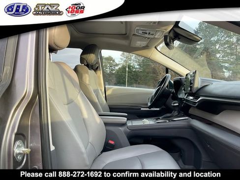 Used 2022 Toyota Sienna XLE image 16