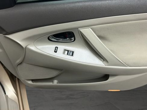 Used 2011 Toyota Camry FWD image 17