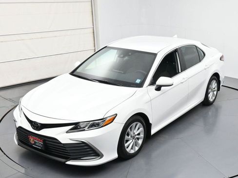 Used 2023 Toyota Camry LE AWD/4WD image 37