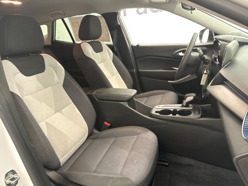 Used 2024 Chevrolet Trax LS FWD image 29