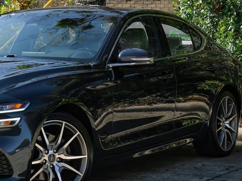 Used 2023 Genesis G70 2.0T image 6