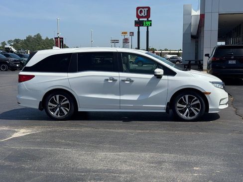 Used 2021 Honda Odyssey Touring image 2