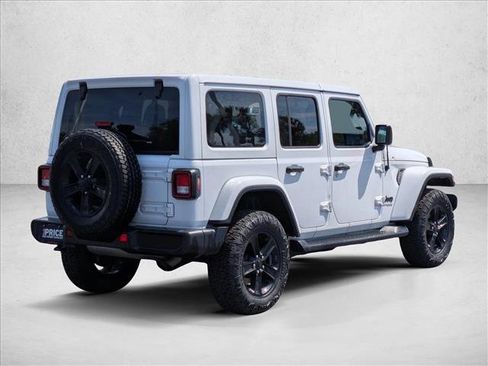 Used 2022 Jeep Wrangler Unlimited Sahara image 5