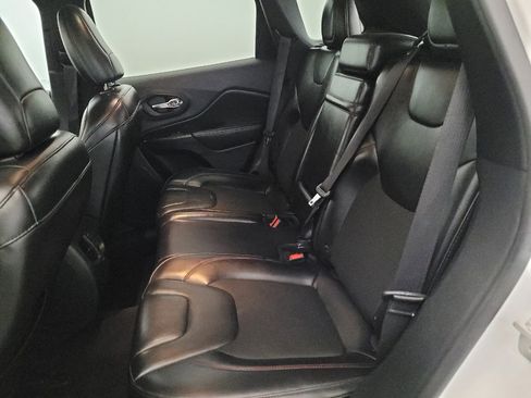 Used 2019 Jeep Cherokee Trailhawk AWD/4WD image 18