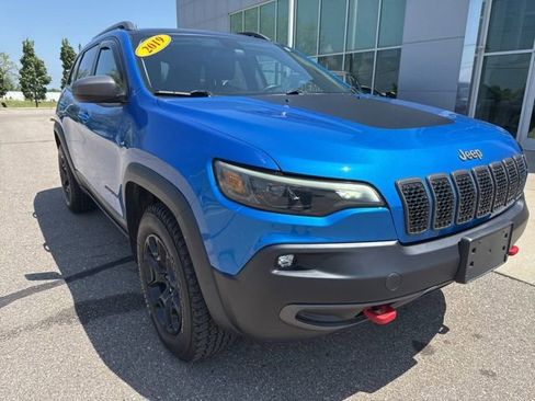 Used 2019 Jeep Cherokee Trailhawk w/ Cold Weather Group image 5