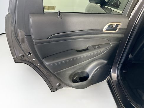 Used 2014 Jeep Grand Cherokee Overland AWD/4WD image 27