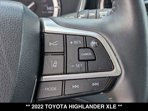 Used 2022 Toyota Highlander XLE AWD/4WD image 7