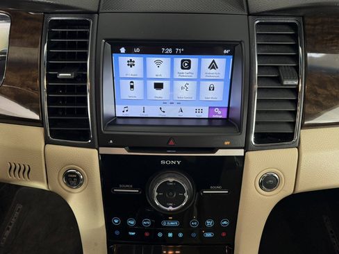 Used 2018 Ford Taurus Limited FWD image 21