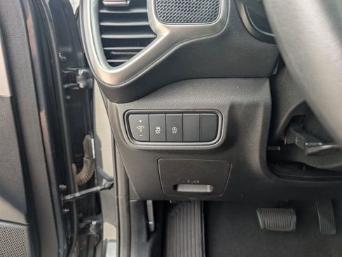 Used 2023 Kia Soul LX w/ LX Technology Package FWD image 11