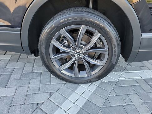 Used 2022 Volkswagen Tiguan SE image 14