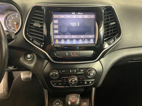 Certified 2019 Jeep Cherokee Limited w/ Trailer Tow Group AWD/4WD image 19