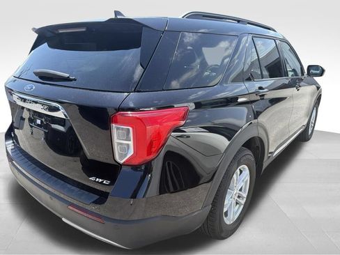 Used 2024 Ford Explorer XLT w/ Equipment Group 202A AWD/4WD image 18