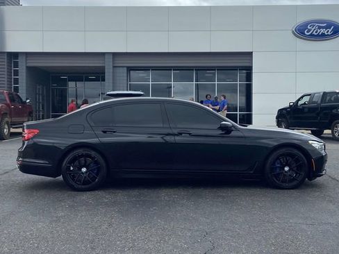 Used 2019 BMW 740i xDrive image 2