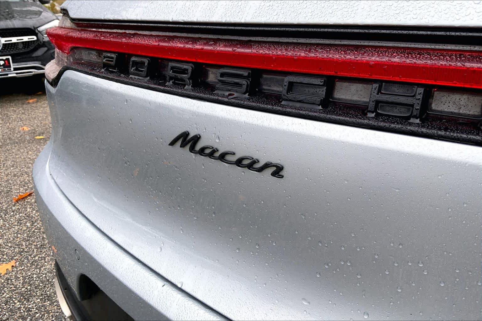 Used 2021 Porsche Macan AWD/4WD image 31