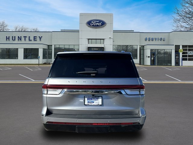 Used 2023 Lincoln Navigator L Reserve AWD/4WD image 4