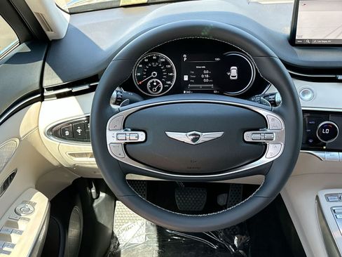 Used 2025 Genesis GV70 2.5T AWD/4WD image 23