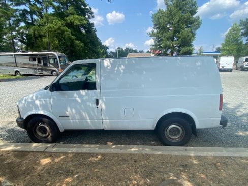 Used 2000 Chevrolet Astro RWD image 2