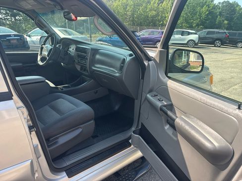 Used 2004 Ford Explorer Sport Trac 2WD image 13