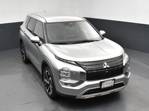 Used 2023 Mitsubishi Outlander SE image 19