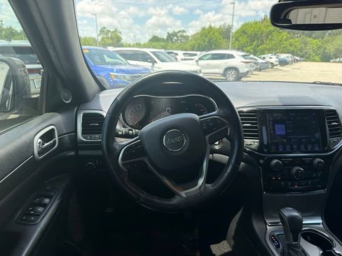 Used 2019 Jeep Grand Cherokee Altitude RWD image 11