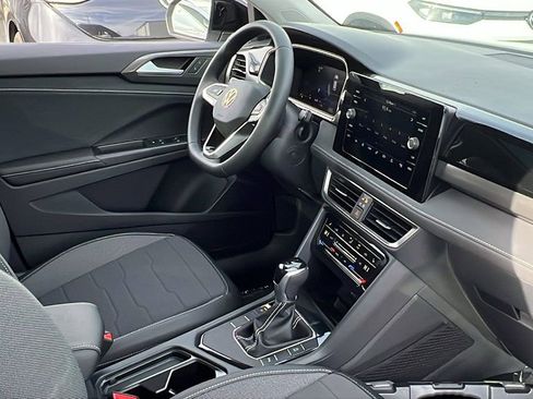 New 2026 Volkswagen Taos SE image 9
