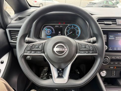 Used 2025 Nissan Leaf S FWD image 11