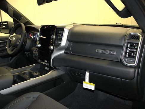 New 2026 RAM 1500 4x4 Crew Cab image 29