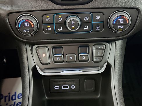 Used 2018 GMC Terrain SLT w/ Preferred Package image 16