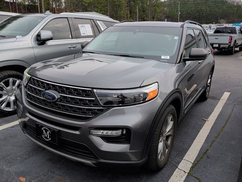 Used 2021 Ford Explorer XLT w/ Equipment Group 202A image 3