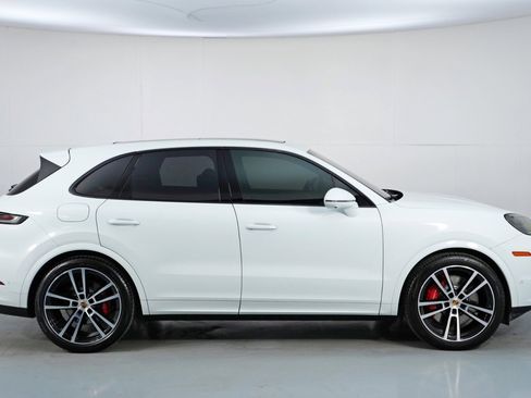 Used 2024 Porsche Cayenne S w/ Premium Package Plus image 54