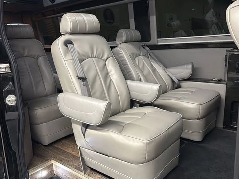 Used 2016 Mercedes-Benz Sprinter 2500 image 33