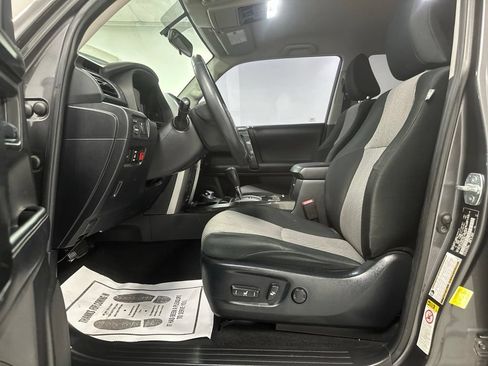 Used 2019 Toyota 4Runner SR5 AWD/4WD image 18