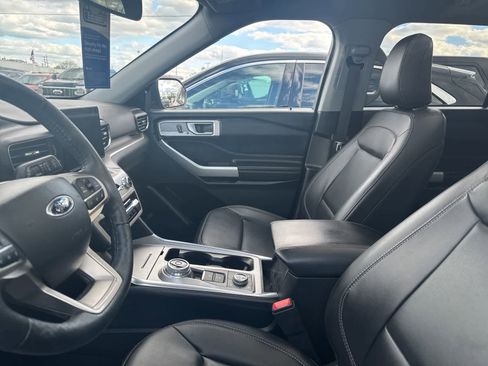 Used 2023 Ford Explorer XLT w/ Equipment Group 202A AWD/4WD image 32