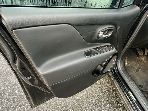 Used 2020 Jeep Renegade Altitude image 14