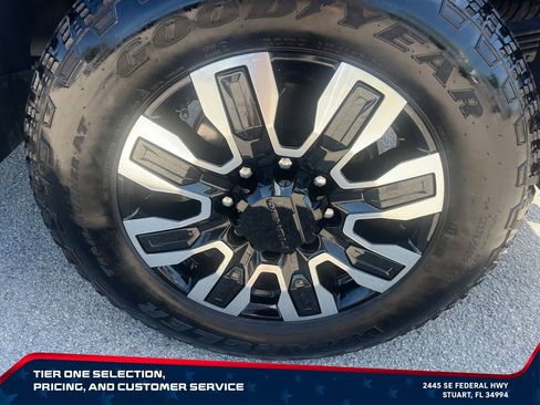 Used 2024 GMC Sierra 2500 Denali Ultimate AWD/4WD image 9