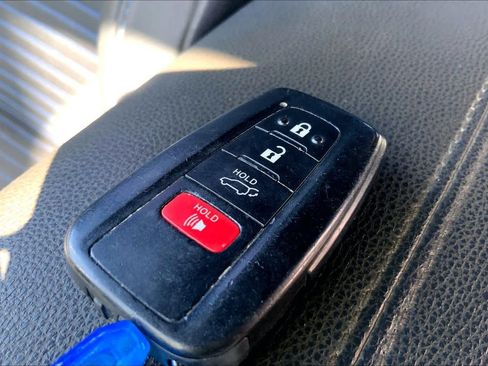 Used 2022 Toyota RAV4 XSE AWD/4WD image 14