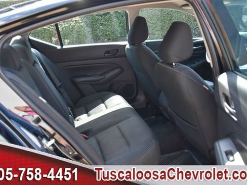 Used 2025 Nissan Altima 2.5 SV FWD image 23