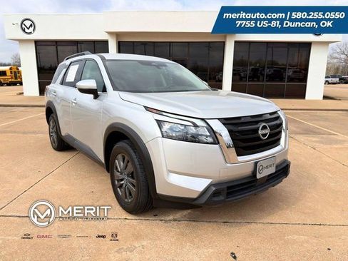 Used 2024 Nissan Pathfinder SV image 1
