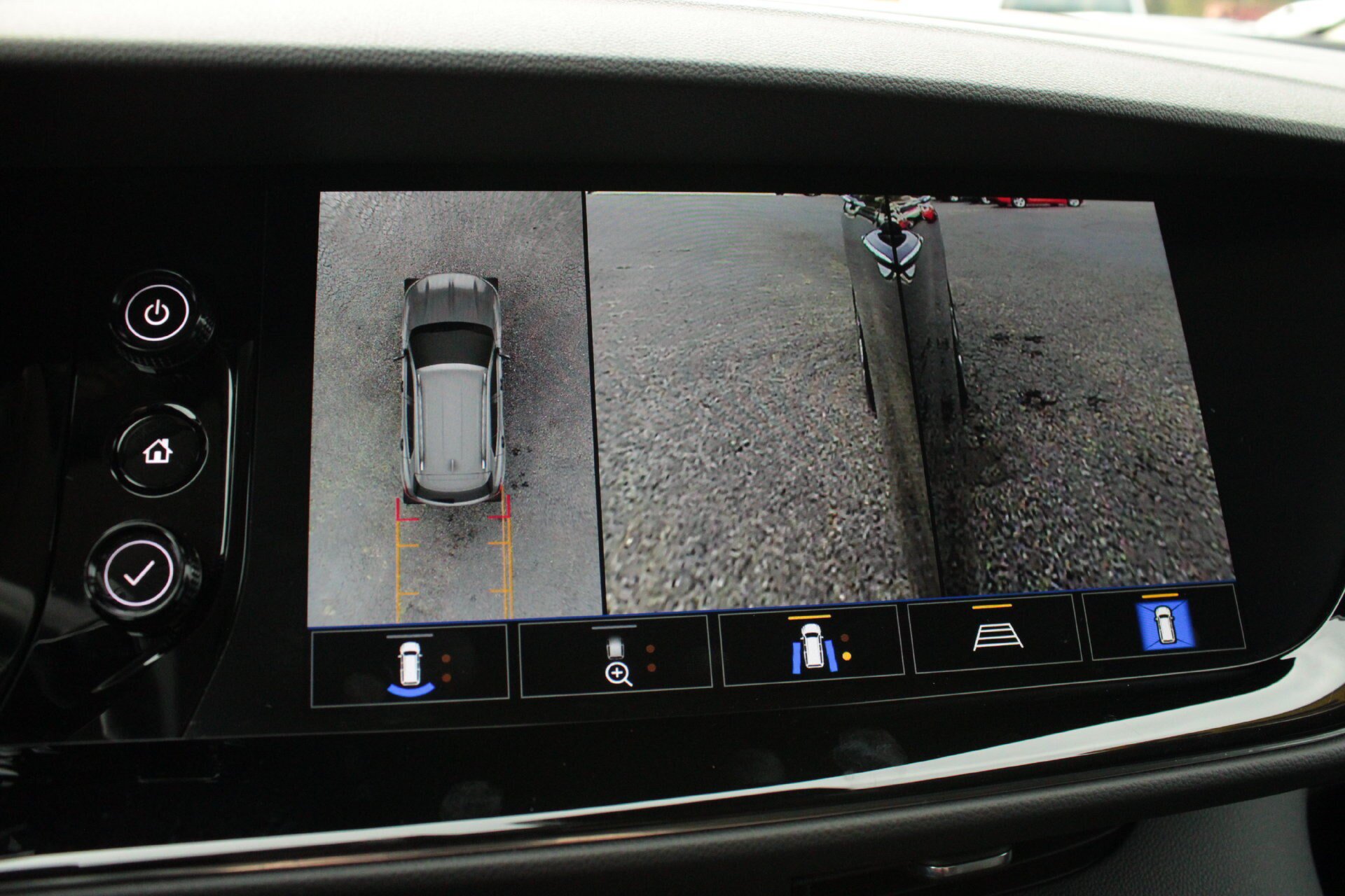 Used 2022 Buick Envision Avenir w/ Technology Package II FWD image 46